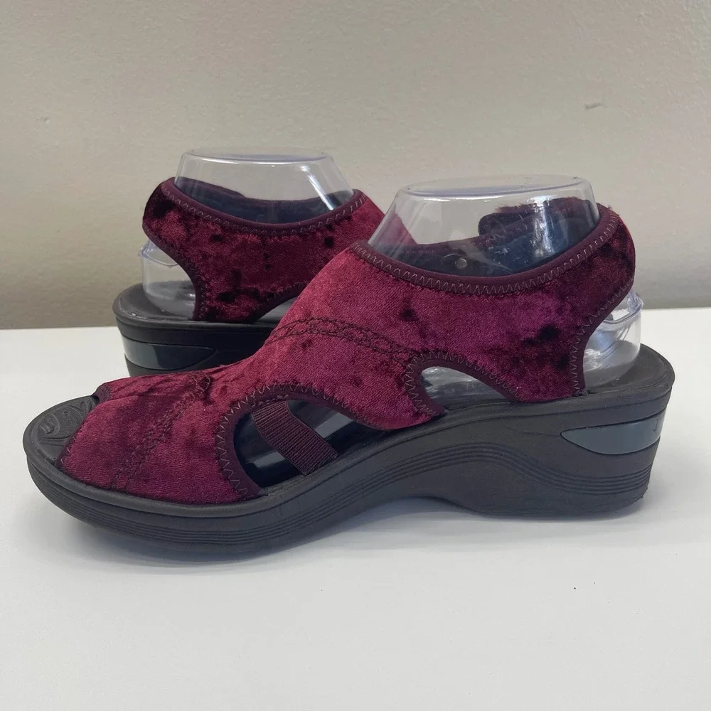Bzees Drama Sandals Womens 9.5 Burgundy Velvet Wedge Comfort Walking Shoes